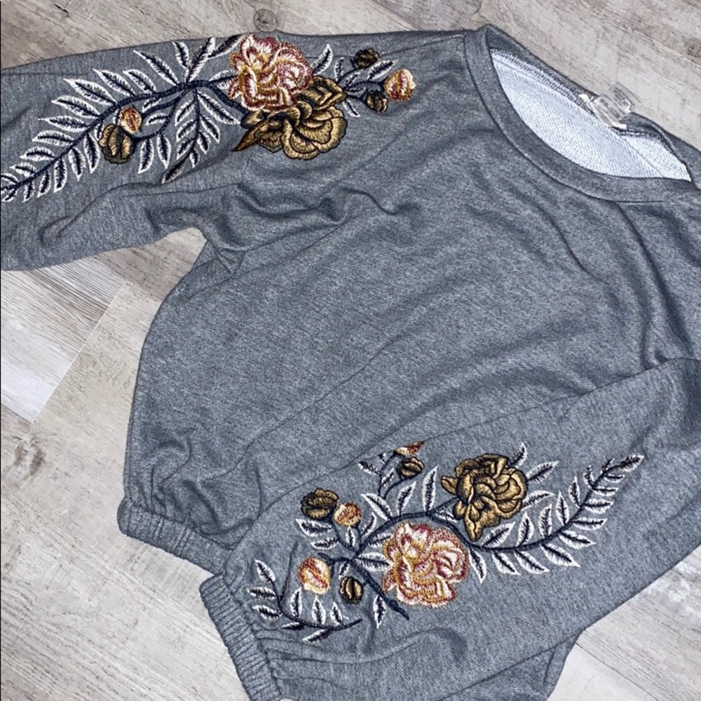 Cropped Sweater with Floral Detailing